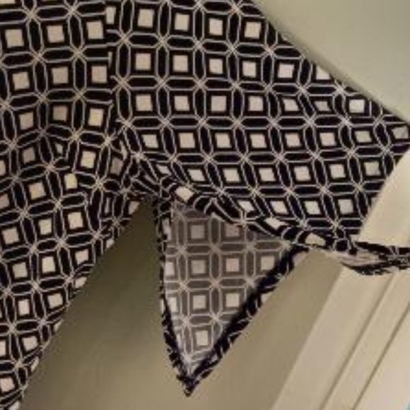 Roz & Ali Black & White Short Sleeve Blouse - Picture 4 of 6